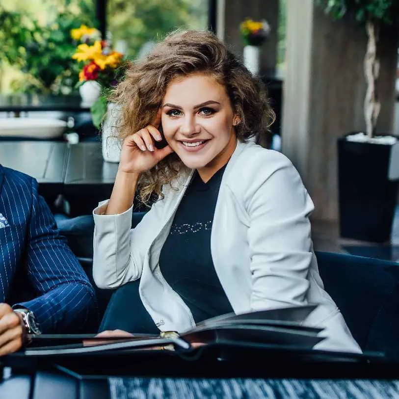 Business consultant speaking on the phone with a restaurant owner.