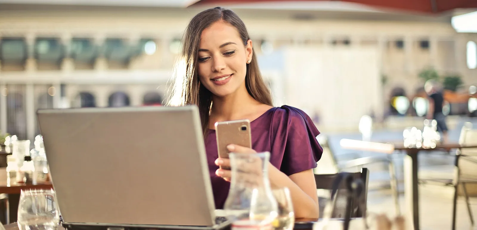 Woman reading a blog with news about the restaurant industry