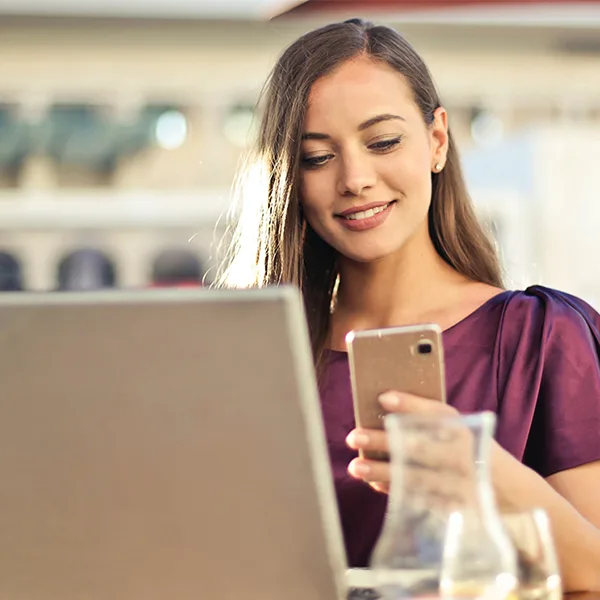 Woman reading a blog with news about the restaurant industry
